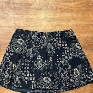 Abercrombie & Fitch Black and Cream Floral Mini Skirt